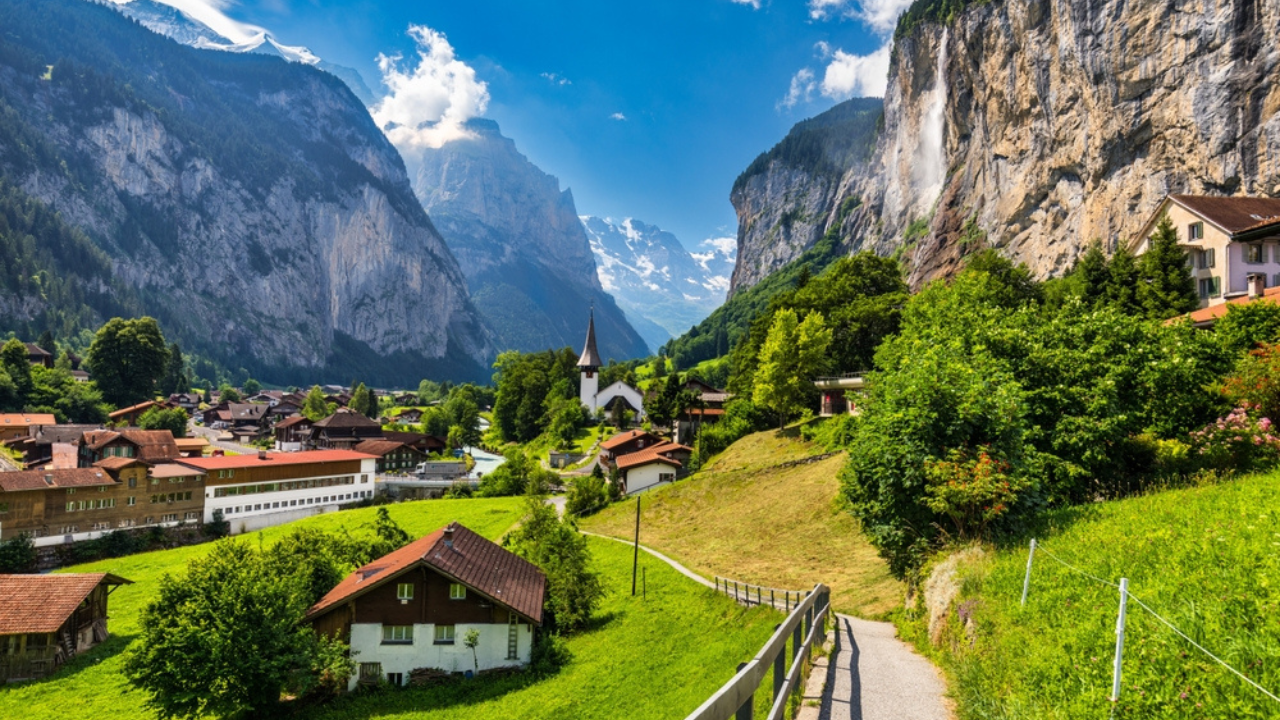 2. Lauterbrunnen Valley