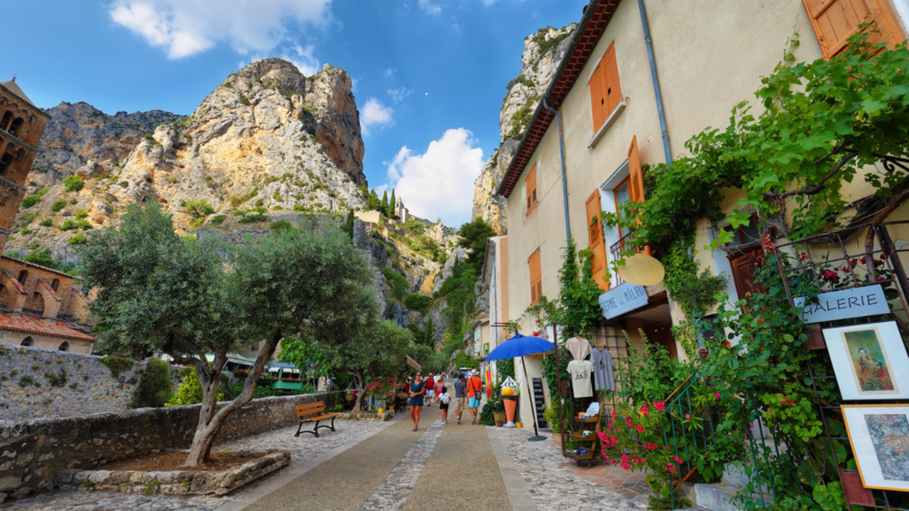 13. Moustiers-Sainte-Marie
