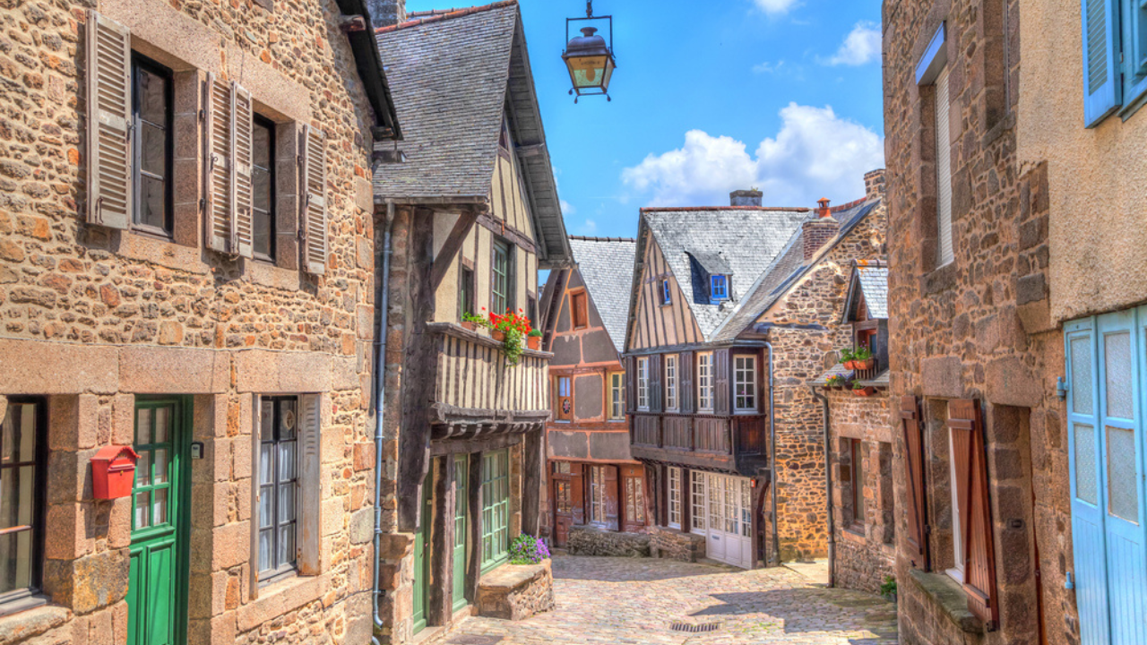 12. Dinan